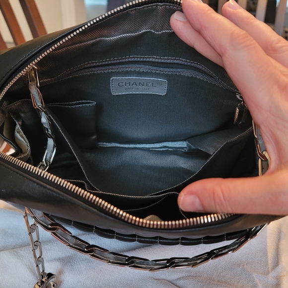 AUTHENTIC Chanel Mademoiselle Ligne Vertical Quilted Leather Camera Bag, Large - Picture 11 of 12